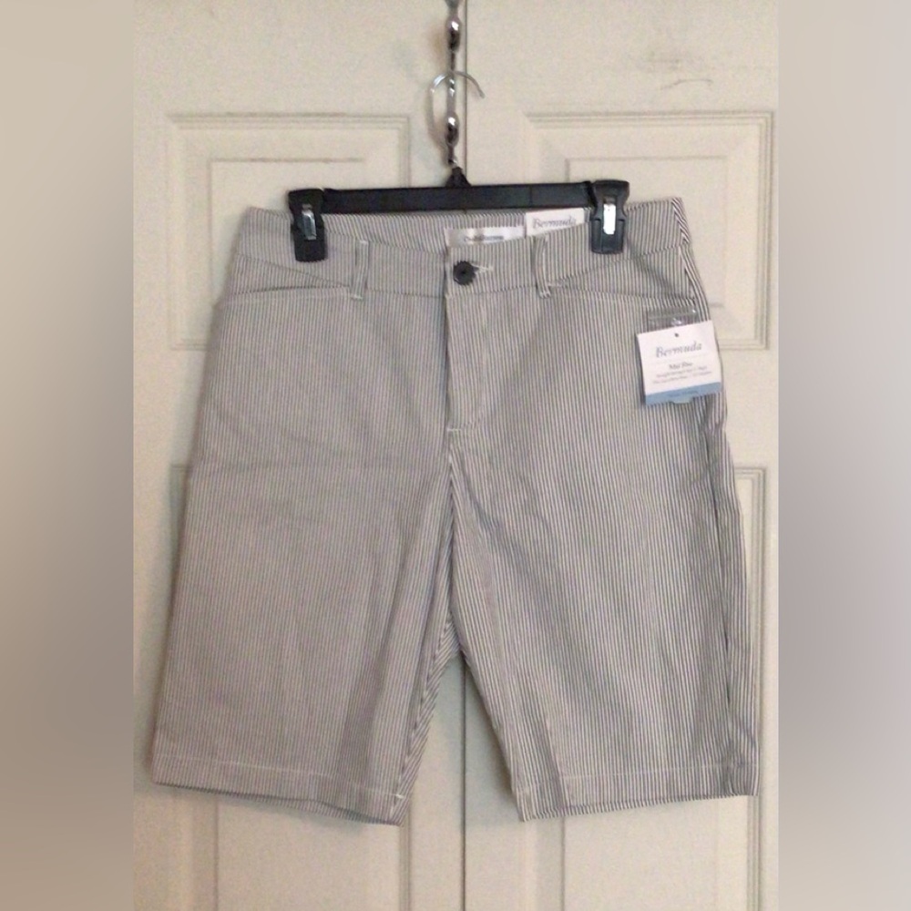 NWT Croft & Barrow White & Navy Striped Bermuda Shorts